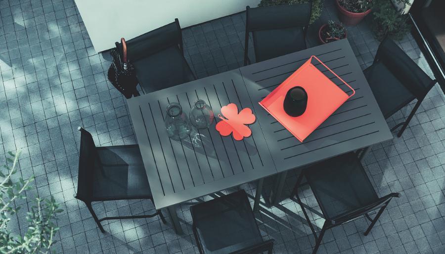 Fermob - Find dine haveborde i mange farver og størrelser online her.