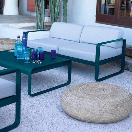 Bellevie loungesæt med 2 pers. sofa og Bellevie lavt bord i cedar green