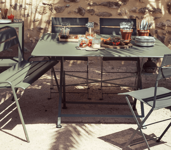 Fermob Cargo havebord rektangulært i fv. Cactus med Plein Air stole til