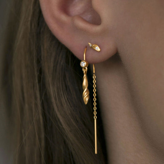 Dangling Petit Velvet Earring with Chain - Gold